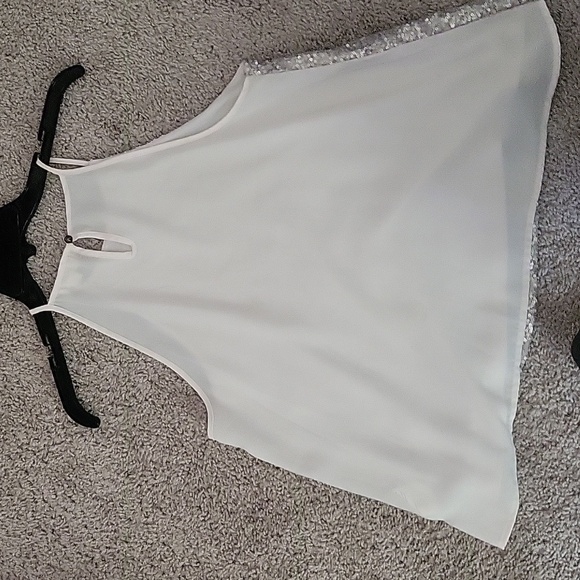 Taylor & Suede Sequin top - Picture 2 of 4